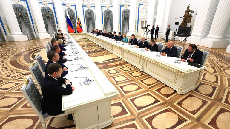 Tổng thống Nga V.Putin tại cuộc gặp với các thành viên chính phủ mới. Ảnh | Kremlin.ru