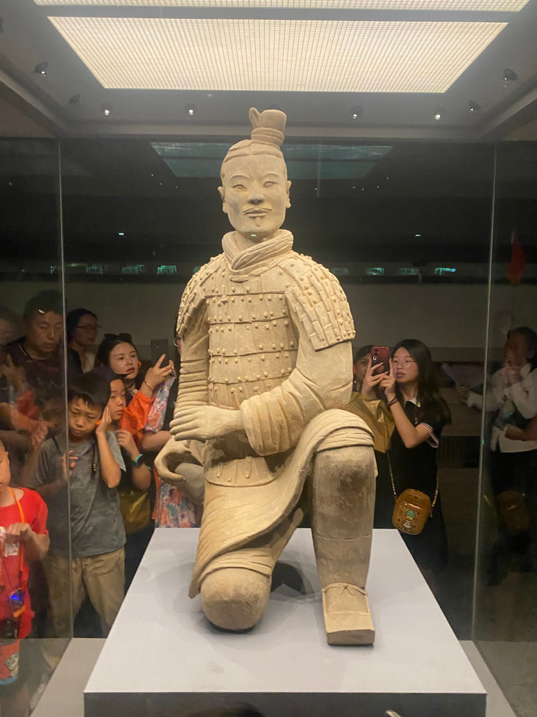 Tượng Cung thủ quỳ