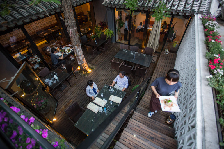 Một góc nhà hàng ở khu phố cổ thành phố Bắc Kinh.