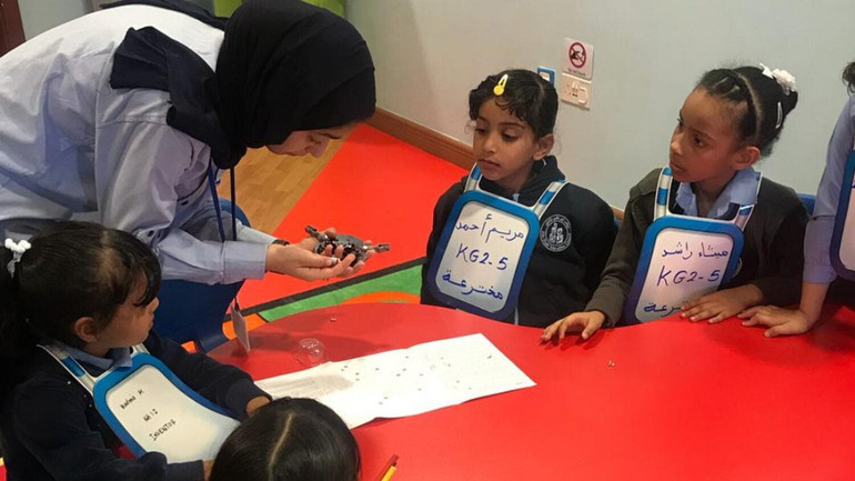 Một giờ học STEM của học sinh nữ. Ảnh | Khaleejtimes