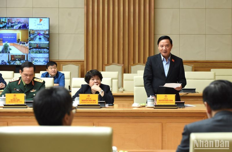 Phó Chủ tịch Quốc hội Nguyễn Khắc Định phát biểu.