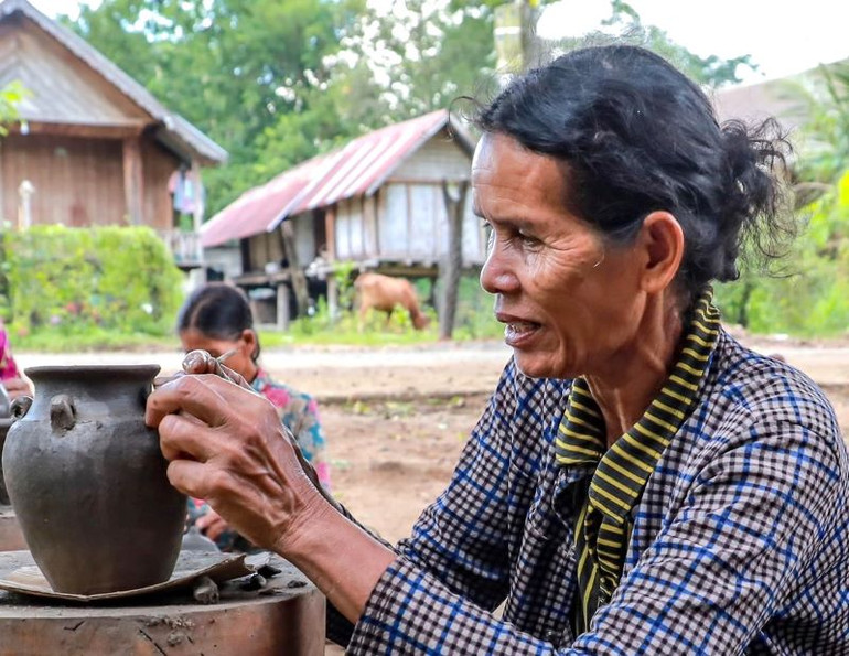 Qua lớp học, các học viên đã làm được các sản phẩm gốm truyền thống của dân tộc M’nông.