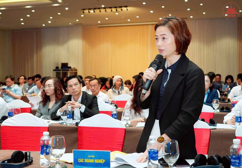 Lãnh đạo Công ty cổ phần đầu tư Amane nêu kiến nghị. Lãnh đạo Công ty cổ phần đầu tư Amane nêu kiến nghị.