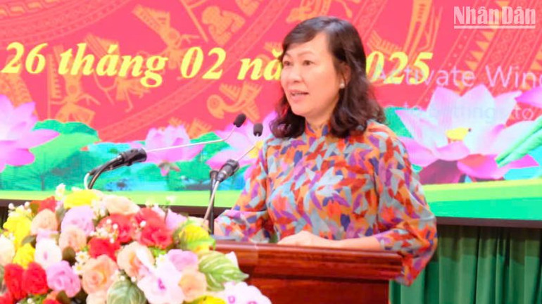 Phó Bí thư Thường trực Tỉnh ủy, Chủ tịch Hội đồng nhân dân tỉnh Bình Phước Huỳnh Thị Hằng phát biểu tại buổi gặp mặt.