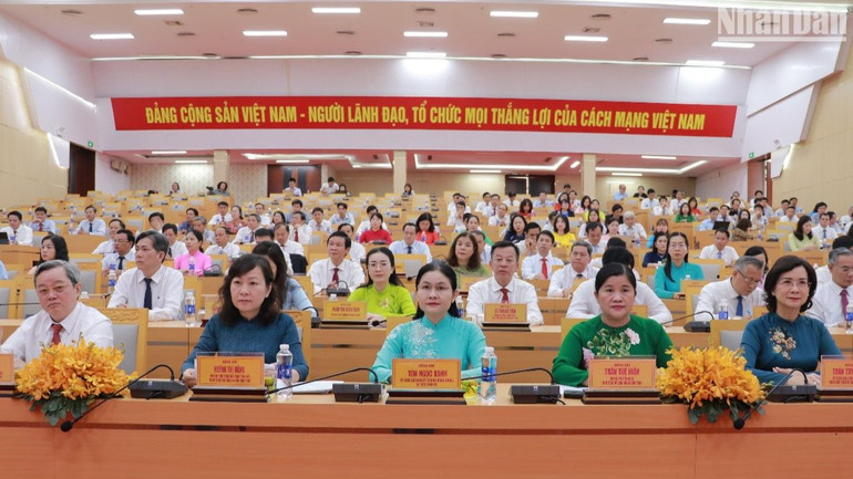 Các đồng chí lãnh đạo tỉnh Bình Phước dự hội nghị