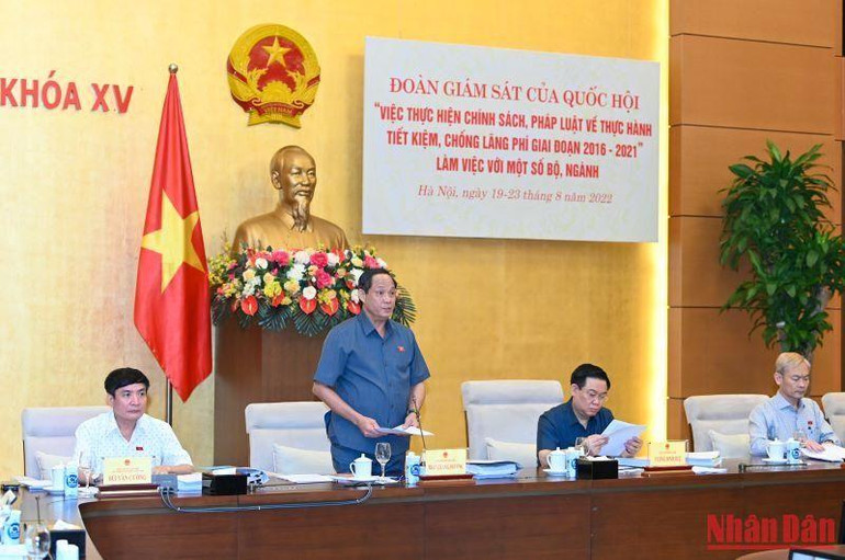 Phó Chủ tịch Quốc hội Trần Quang Phương, Trưởng đoàn giám sát phát biểu mở đầu buổi làm việc.