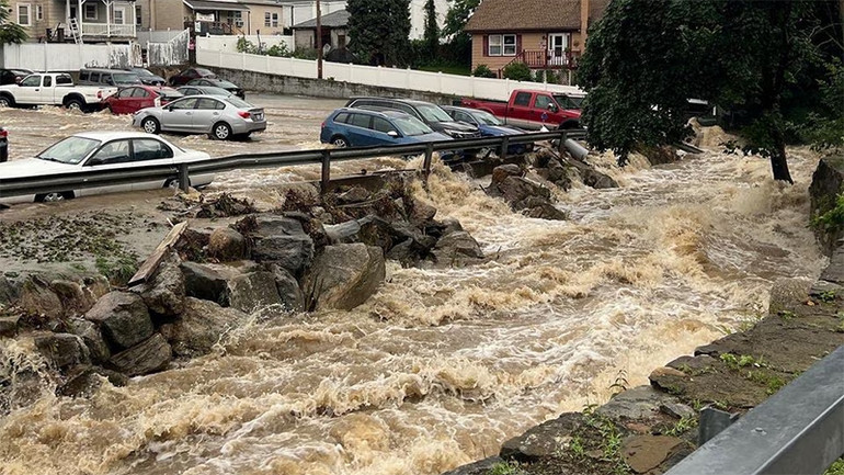 Bãi đỗ xe tại hạt Orange, New York, Mỹ, ngày 9/7/2023. (Ảnh: Reuters)
