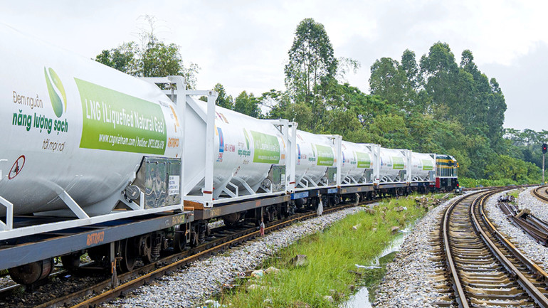 PV GAS cung cấp LNG cho khu vực miền bắc bằng tàu hỏa.