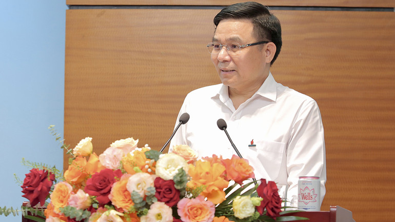 Chủ tịch Hội đồng thành viên PVN Lê Mạnh Hùng phát biểu tại hội nghị. Chủ tịch Hội đồng thành viên PVN Lê Mạnh Hùng phát biểu tại hội nghị.