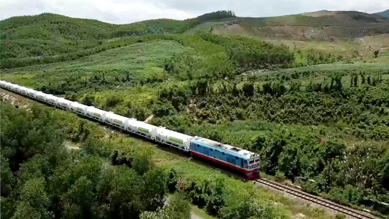 PV GAS vận chuyển thành công chuyến hàng LNG đầu tiên bằng đường sắt từ miền nam ra miền bắc. PV GAS vận chuyển thành công chuyến hàng LNG đầu tiên bằng đường sắt từ miền nam ra miền bắc.