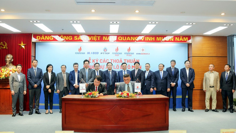 Ký kết hợp đồng bán khí Lô B giữa bên bán (PVN) với bên mua (EVNGENCO2).