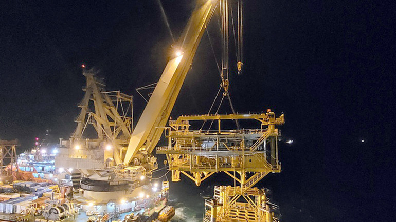 Lắp đặt thành công khối thượng tầng giàn BK-23. Lắp đặt thành công khối thượng tầng giàn BK-23.