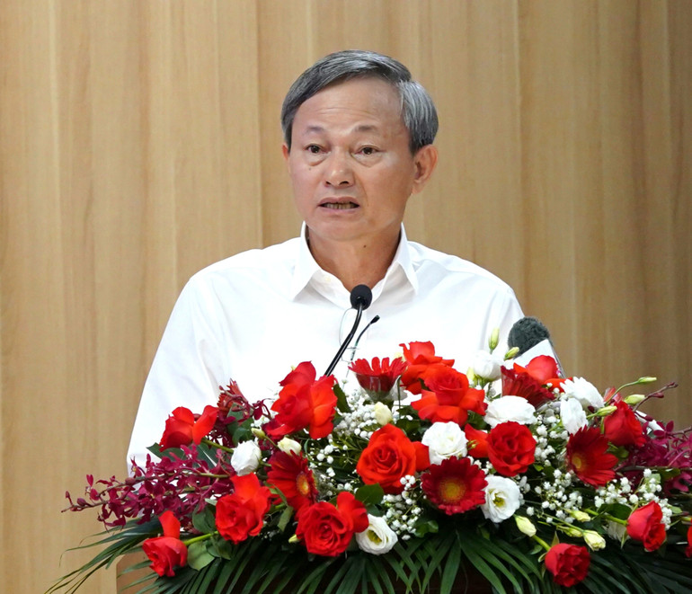 Tổng Giám đốc Tập đoàn Điện lực Việt Nam phát biểu ý kiến tại Hội nghị. Tổng Giám đốc Tập đoàn Điện lực Việt Nam phát biểu ý kiến tại Hội nghị.