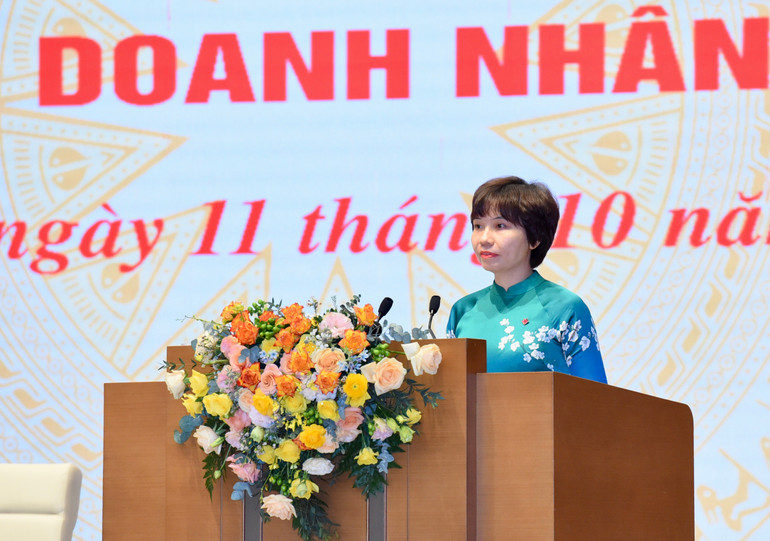 Phó Tổng Giám đốc Ngân hàng VPBank Phạm Thị Nhung phát biểu ý kiến tại hội nghị. Phó Tổng Giám đốc Ngân hàng VPBank Phạm Thị Nhung phát biểu ý kiến tại hội nghị.