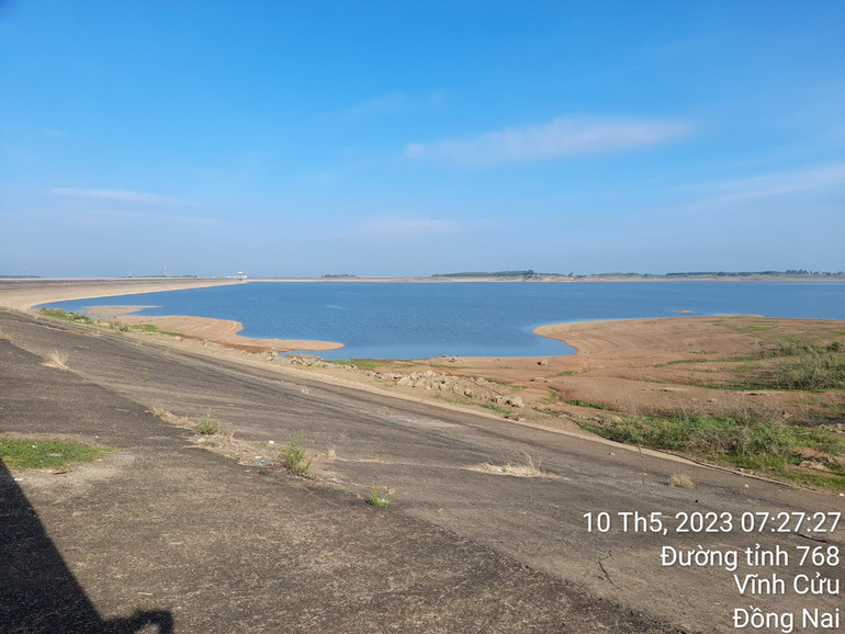 Hồ thủy điện Trị An được chụp lúc sáng 10/5, mực nước đã xuống ở mức rất thấp. (Ảnh: EVN) Hồ thủy điện Trị An được chụp lúc sáng 10/5, mực nước đã xuống ở mức rất thấp. (Ảnh: EVN)