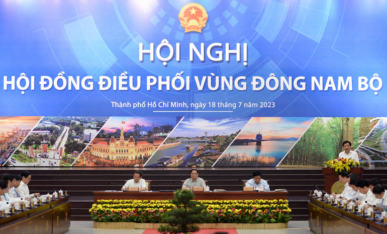 Công bố Quyết định số 825/QĐ-TTg ngày 11/7/2023 của Thủ tướng Chính phủ về thành lập Hội đồng điều phối vùng Đông Nam Bộ. (Ảnh: Thanh Giang)