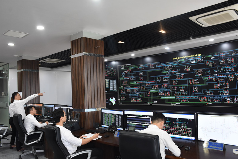 Trung tâm Điều độ Hệ thống điện thành phố Hà Nội tăng cường ứng trực trong suốt dịp Lễ kỷ niệm Quốc khánh