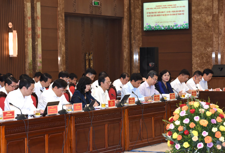 Đại diện lãnh đạo các bộ, ngành Trung ương tham dự buổi làm việc. (Ảnh: Trần Hải)