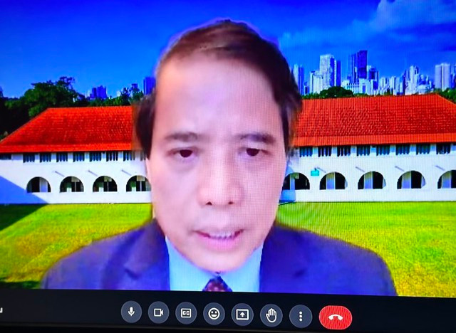PGS, TS Vũ Minh Khương, Giảng viên Trường Chính sách công Lý Quang Diệu (Singapore) tại buổi Tọa đàm. (Ảnh chụp qua màn hình - VGP)
