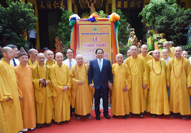 Thủ tướng Phạm Minh Chính chụp ảnh lưu niệm với Hội đồng Chứng minh, Hội đồng Trị sự Giáo hội Phật giáo Việt Nam. Thủ tướng Phạm Minh Chính chụp ảnh lưu niệm với Hội đồng Chứng minh, Hội đồng Trị sự Giáo hội Phật giáo Việt Nam.