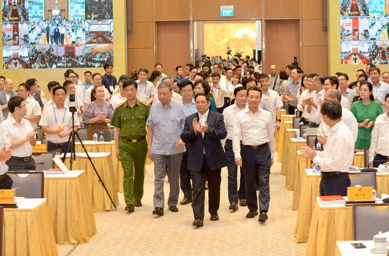 Thủ tướng Phạm Minh Chính dự và chủ trì Phiên họp lần thứ 6 Ủy ban Quốc gia về chuyển đổi số và Tổ công tác triển khai Đề án 06 của Chính phủ; Hội nghị sơ kết 6 tháng đầu năm 2023 về chuyển đổi số quốc gia và Đề án 06 của Chính phủ. Thủ tướng Phạm Minh Chính dự và chủ trì Phiên họp lần thứ 6 Ủy ban Quốc gia về chuyển đổi số và Tổ công tác triển khai Đề án 06 của Chính phủ; Hội nghị sơ kết 6 tháng đầu năm 2023 về chuyển đổi số quốc gia và Đề án 06 của Chính phủ.