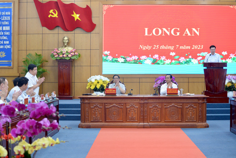 Thủ tướng Phạm Minh Chính chủ trì buổi làm việc với Ban Thường vụ Tỉnh ủy Long An.