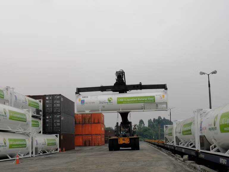 Cơ sở hạ tầng đồng bộ toa xe, kho bãi, thiết bị nâng hạ của Tổng Công ty Đường sắt Việt Nam (VNR).