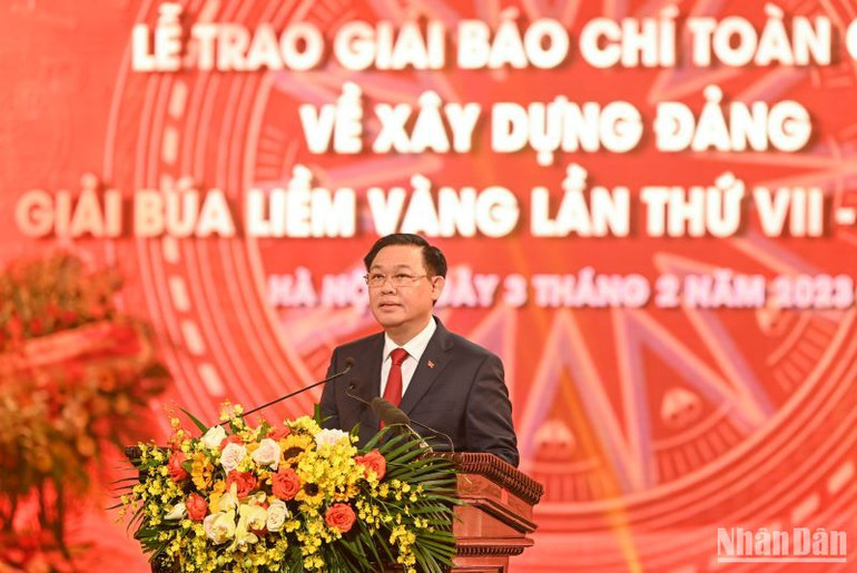 Chủ tịch Quốc hội Vương Đình Huệ phát biểu tại lễ trao giải.