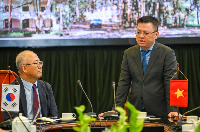 Tổng Biên tập Lê Quốc Minh phát biểu tại buổi tiếp. (Ảnh: Duy Linh)