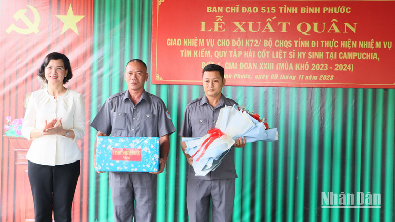 Lãnh đạo tỉnh Bình Phước tặng quà động viên, khích lệ Đội K72.
