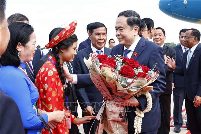 Lễ đón Chủ tịch Quốc hội Trần Thanh Mẫn tại sân bay Quốc tế Pochentong, Thủ đô Phnom Penh.