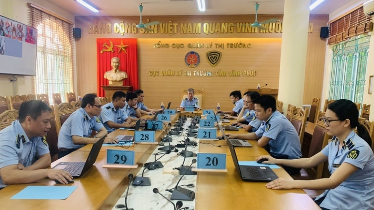 Kiểm tra, đánh giá chuyên môn nghiệp vụ của công chức quản lý thị trường. (Ảnh: HH)