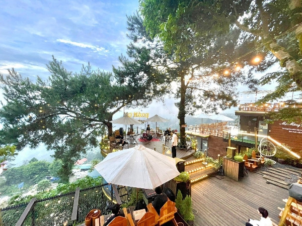 Một địa điểm biểu diễn ca nhạc tại 90s Homestay. Một địa điểm biểu diễn ca nhạc tại 90s Homestay.