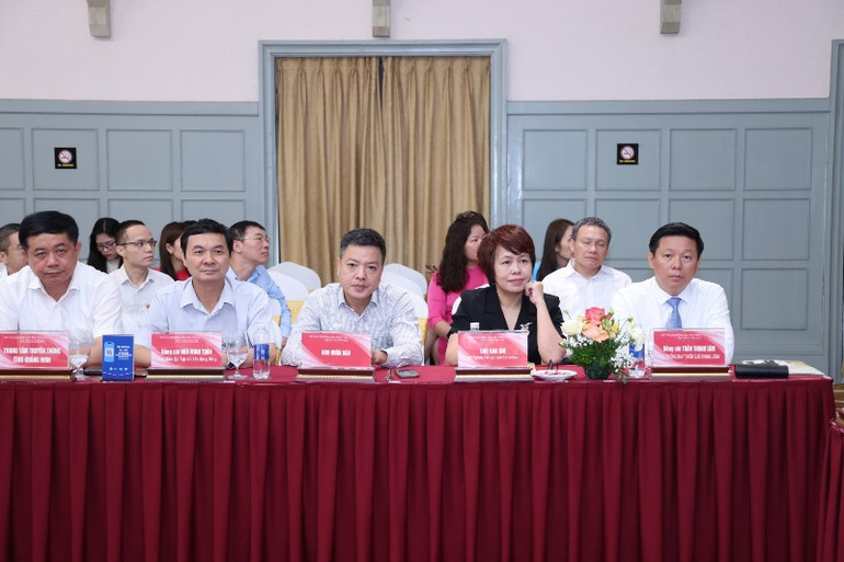 Các đại biểu Trung ương dự hội thảo.