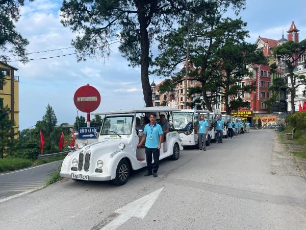 Những chiếc xe điện theo phong cách sang trọng. Những chiếc xe điện theo phong cách sang trọng.