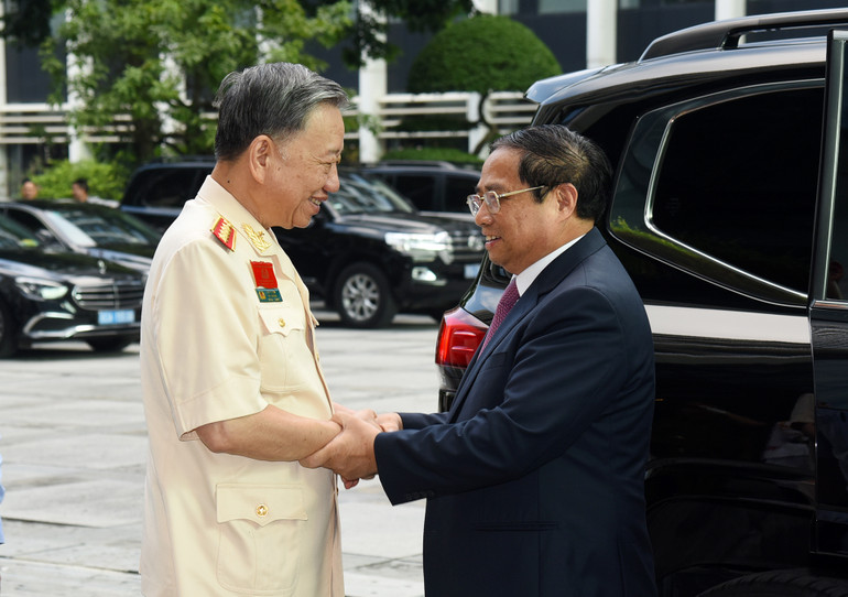 Thủ tướng Phạm Minh Chính đến dự và phát biểu tại Đại hội thành lập Hội Cựu Công an nhân dân Việt Nam.