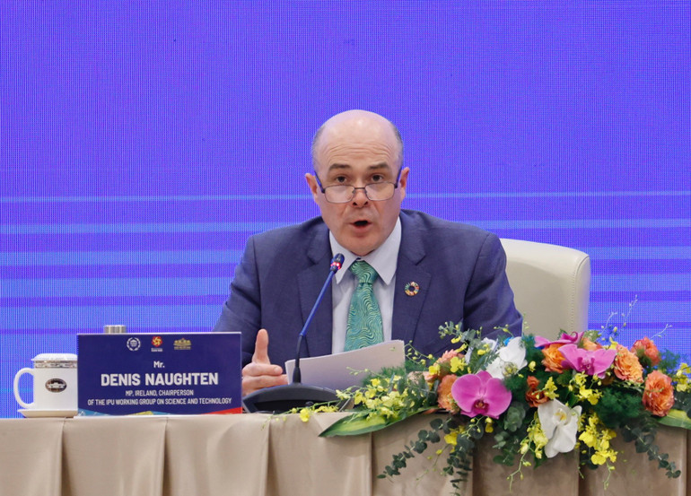 Ông Denis Naughten, Chủ tịch Ủy ban Khoa học và Công nghệ của IPU. (Ảnh: DUY LINH)