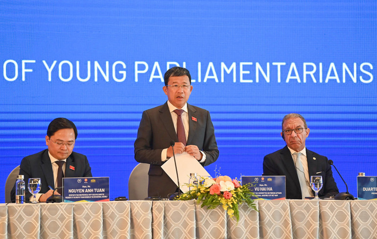 Ông Vũ Hải Hà phát biểu tại buổi họp báo. (Ảnh: DUY LINH)