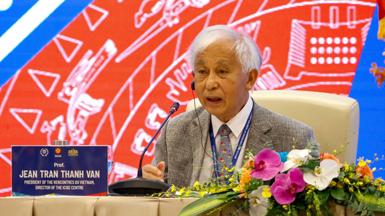 Giáo sư Jean Trần Thanh Vân, Chủ tịch Hội Khoa học Gặp gỡ Việt Nam, Giám đốc Trung tâm ICISE phát biểu tại phiên thảo luận. (Ảnh: DUY LINH) Giáo sư Jean Trần Thanh Vân, Chủ tịch Hội Khoa học Gặp gỡ Việt Nam, Giám đốc Trung tâm ICISE phát biểu tại phiên thảo luận. (Ảnh: DUY LINH)