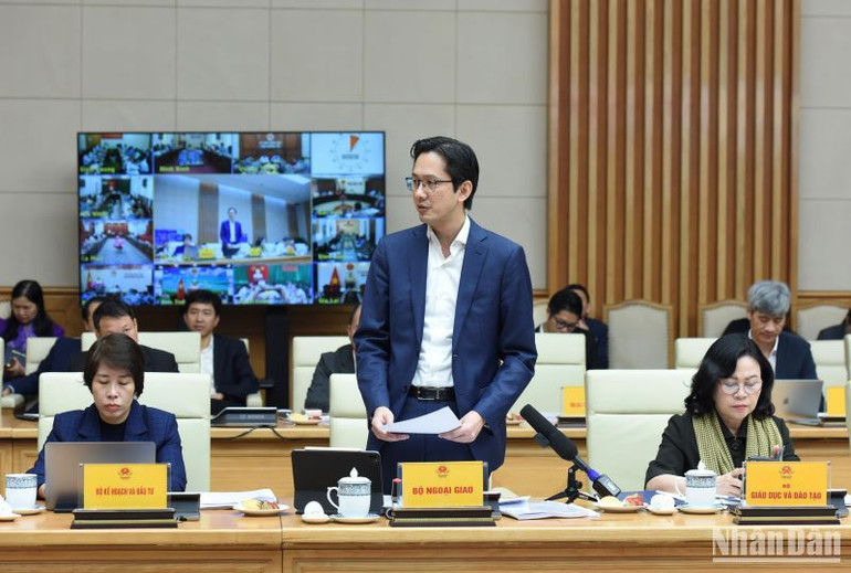 Đại diện Lãnh đạo Bộ Ngoại giao phát biểu.