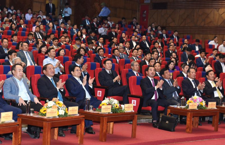 Thủ tướng Phạm Minh Chính và các địa biểu dự Lễ công bố quyết định công nhận tỉnh Hải Dương hoàn thành nhiệm vụ xây dựng nông thôn mới.