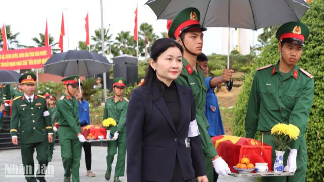 Bình Phước tổ chức an táng hài cốt liệt sĩ tại nghĩa trang liệt sĩ tỉnh.