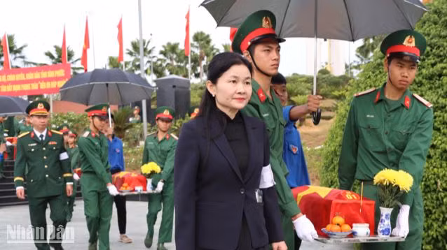 Bình Phước tổ chức an táng hài cốt liệt sĩ tại nghĩa trang liệt sĩ tỉnh.