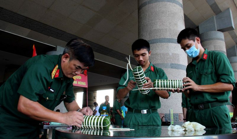 Sản phẩm của đội Trung đoàn 2, Sư đoàn 9, Quân đoàn 4. Sản phẩm của đội Trung đoàn 2, Sư đoàn 9, Quân đoàn 4.