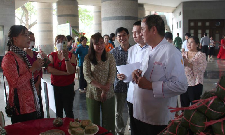 Thí sinh Trương Thị Thu Thảo, Ủy ban nhân dân Phường Linh Tây, thành phố Thủ Đức thuyết trình trước Ban Giám khảo. Thí sinh Trương Thị Thu Thảo, Ủy ban nhân dân Phường Linh Tây, thành phố Thủ Đức thuyết trình trước Ban Giám khảo.