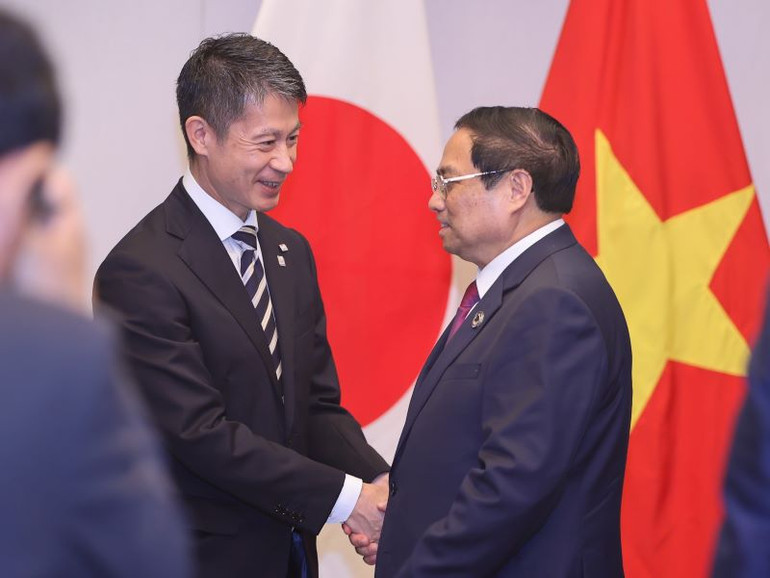 Thủ tướng Phạm Minh Chính và Thống đốc tỉnh Hiroshima Yuzaki Hidehiko.