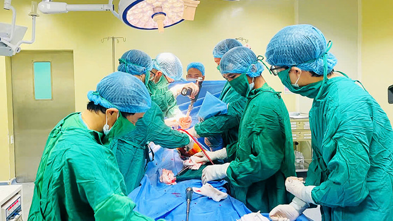 Trình độ nghiệp vụ ngày càng nâng cao, đáp ứng nhu cầu khám, chữa bệnh của người dân trên địa bàn.