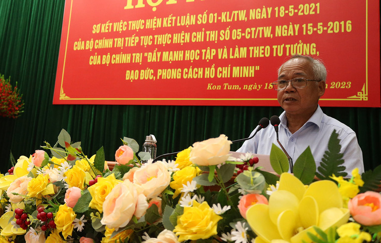 Đồng chí A Pớt, Phó Bí thư Thường trực Tỉnh ủy Kon Tum kết luận hội nghị.