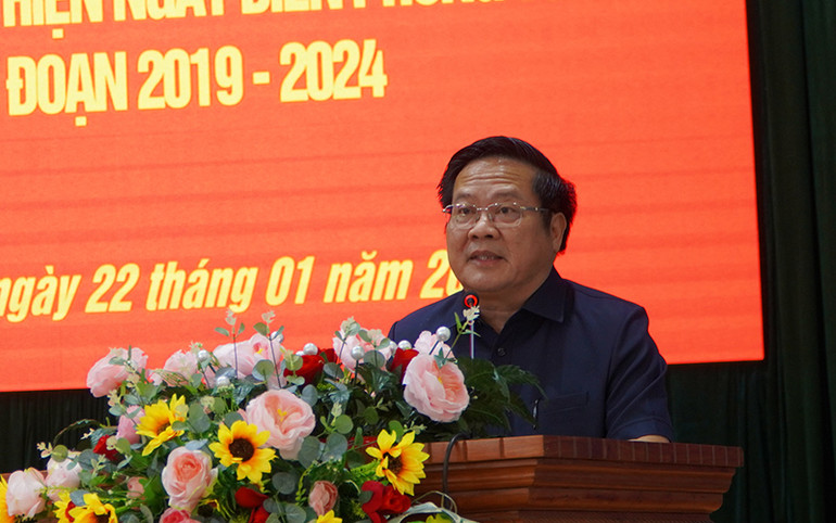 Chủ tịch Ủy ban nhân dân tỉnh Kon Tum Lê Ngọc Tuấn phát biểu tại Hội nghị