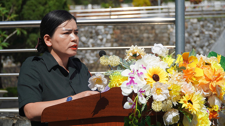 Đồng chí Y Ngọc phát biểu tại lễ truy điệu.